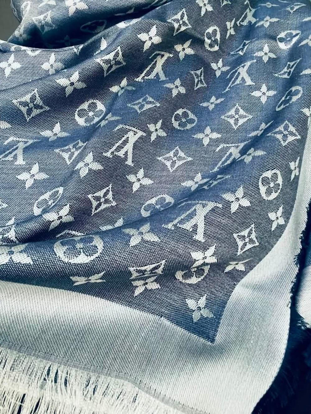 Louis Vuitton Blue Denim Monogram Shawl Scarf, ref M71376